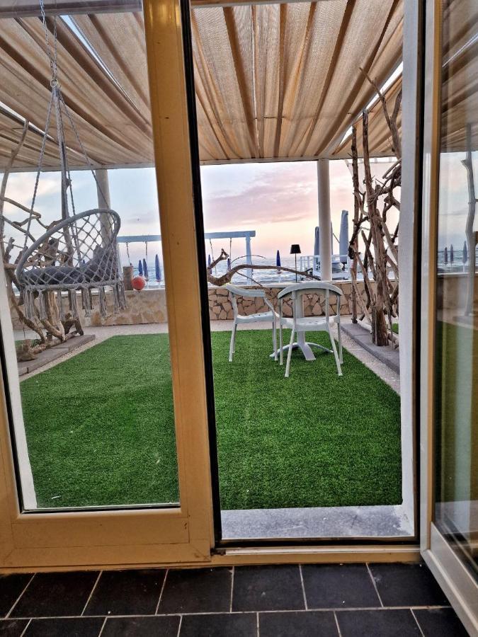 Beach Suites - By Lido Scalzone Кастель Вольтурно Экстерьер фото